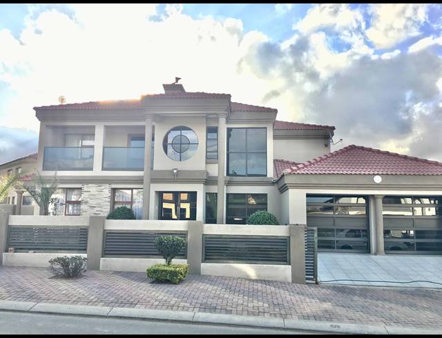 4 BEDROOM HOUSE FOR SALE IN WOODHILL ESTATE